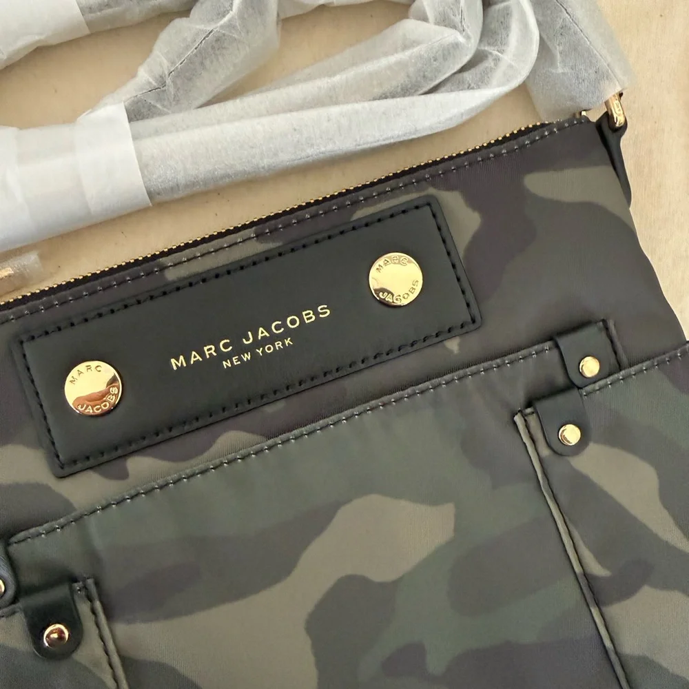 Marc Jacobs Preppy Swing Nylon Flat Crossbody Bag ~NWT~ Camo